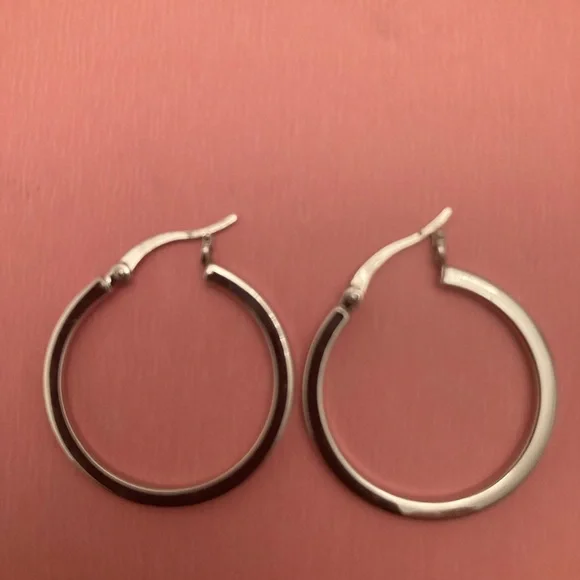BEST OFFER!
Elegant Silver Hoop Earrings by Epiphany. - Picture 5 of 9